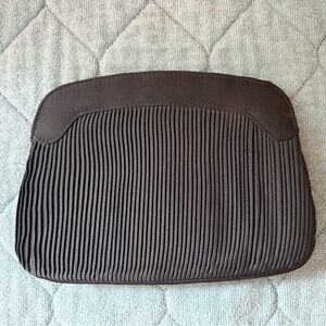 Vintage black ribbed evening clutch